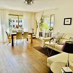Luxury & Privacy - Pool, Parking, Ac
