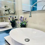 Luxury & Privacy - Pool, Parking, Ac