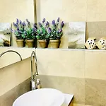 Luxury & Privacy - Pool, Parking, Ac *