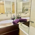 Apartment Luxury & Privacy - Pool, Parking, Ac